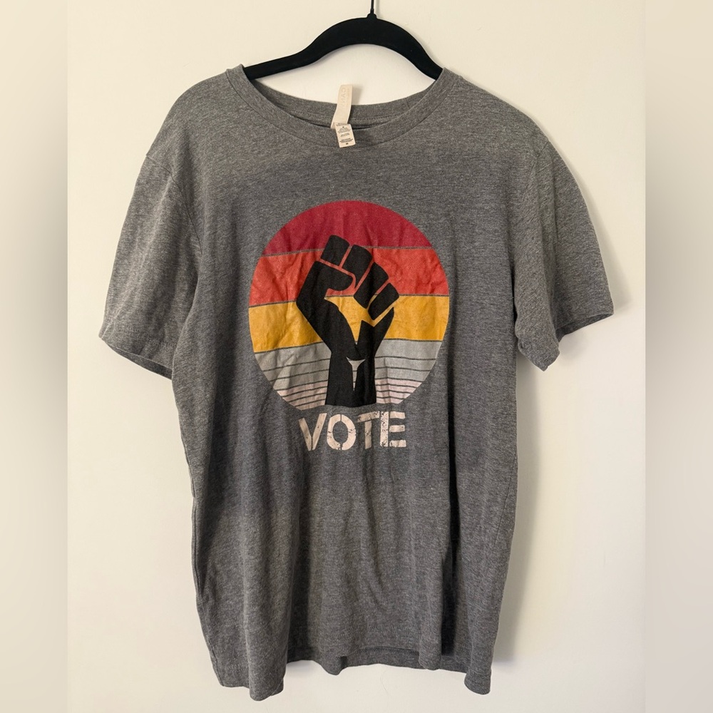 Gray Vote Retro Graphic T-Shirt Power Fist Sz M NWOT